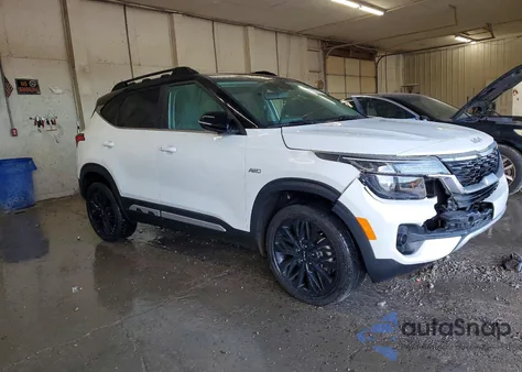 2022 Kia Seltos Nightfall z USA, uszkodzony, nr VIN KNDEUCA20N7269609